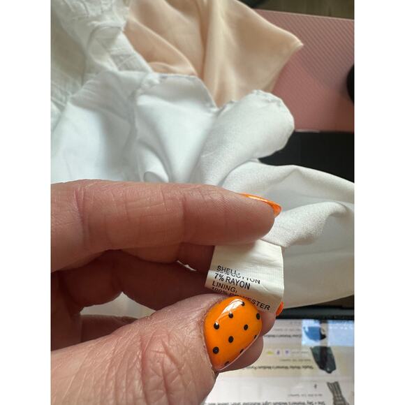 Tocca Women's 4 White Sleeveless Ruffled Front V-Neck Short Formal Dress - Picture 13 of 13